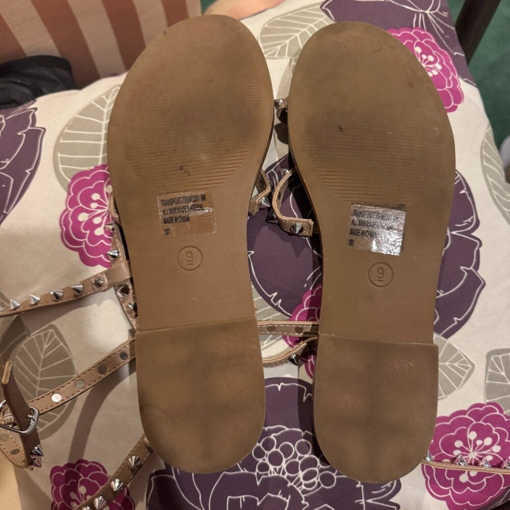 EUC Steve Madden Travel Beige & Silver Studded Ankle Wrap Flats / Sandals Sz 9 - Picture 5 of 5